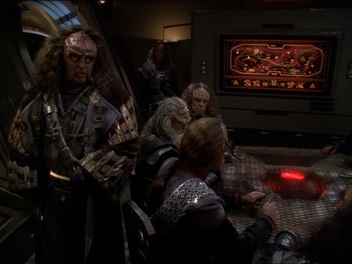 extant_StarTrek_DS9_7x22-TackingIntoTheWind_3016.jpg