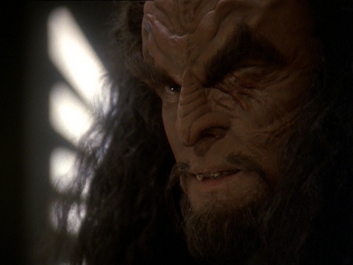 extant_StarTrek_DS9_7x22-TackingIntoTheWind_3033.jpg