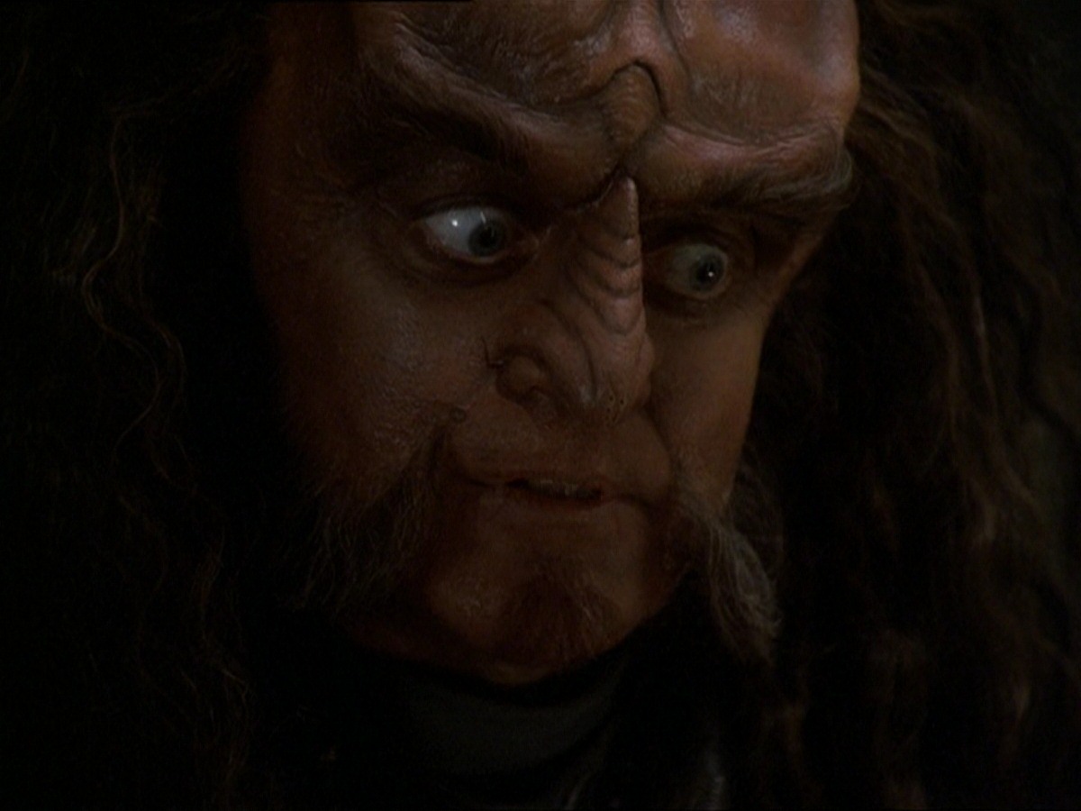 extant_StarTrek_DS9_7x22-TackingIntoTheWind_3049.jpg