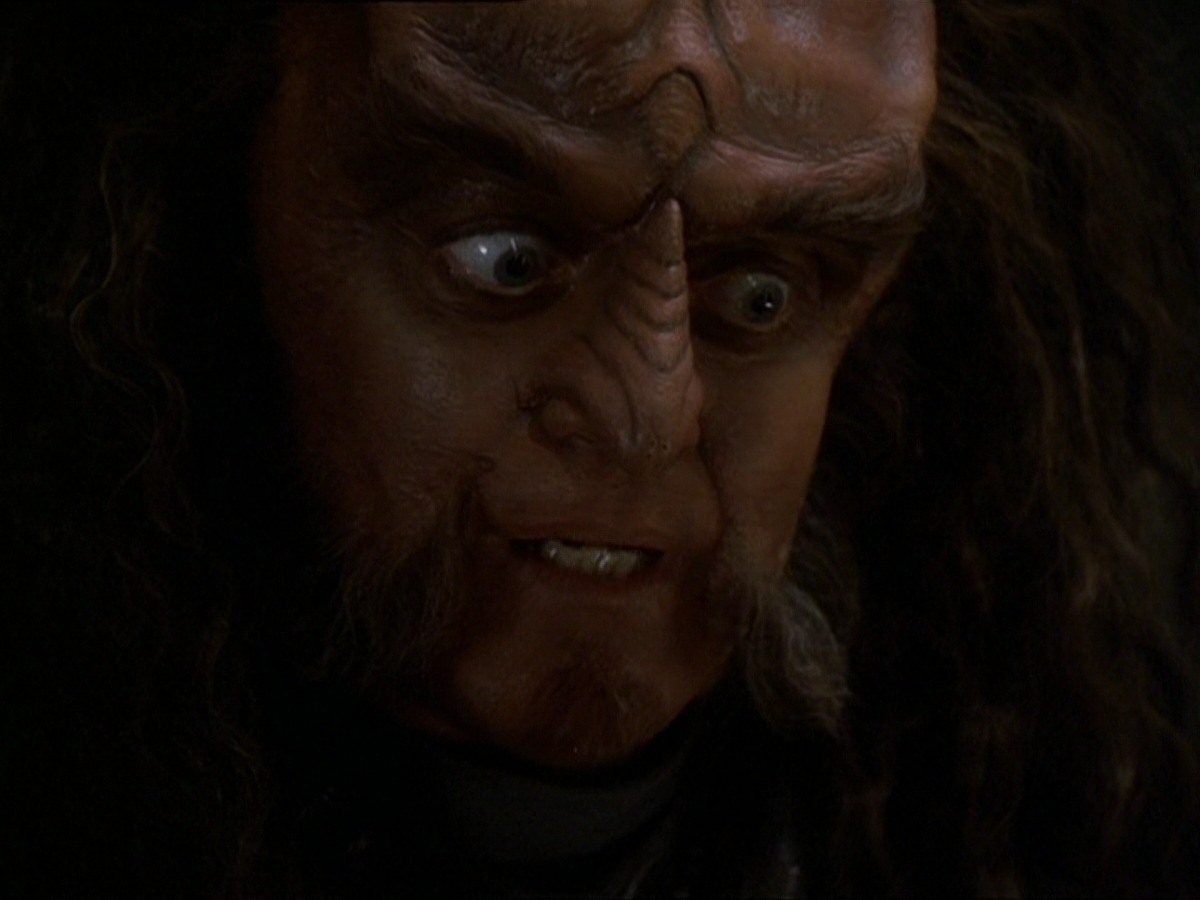 extant_StarTrek_DS9_7x22-TackingIntoTheWind_3050.jpg