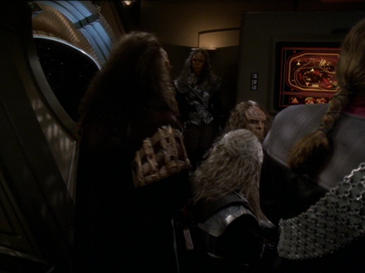 extant_StarTrek_DS9_7x22-TackingIntoTheWind_3064.jpg