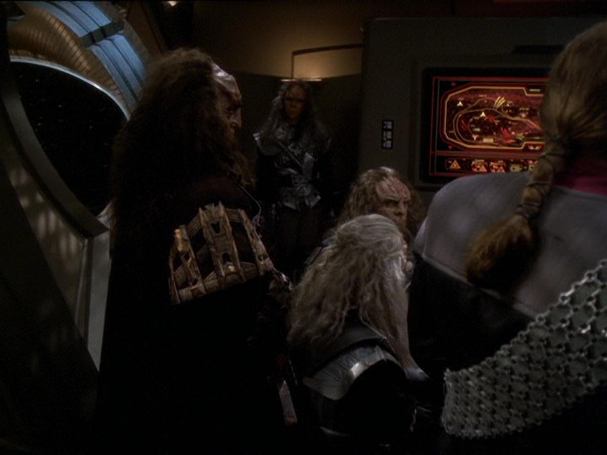 extant_StarTrek_DS9_7x22-TackingIntoTheWind_3065.jpg