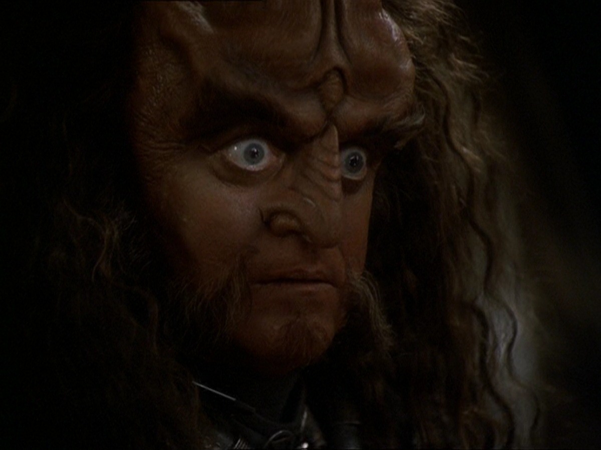 extant_StarTrek_DS9_7x22-TackingIntoTheWind_3074.jpg