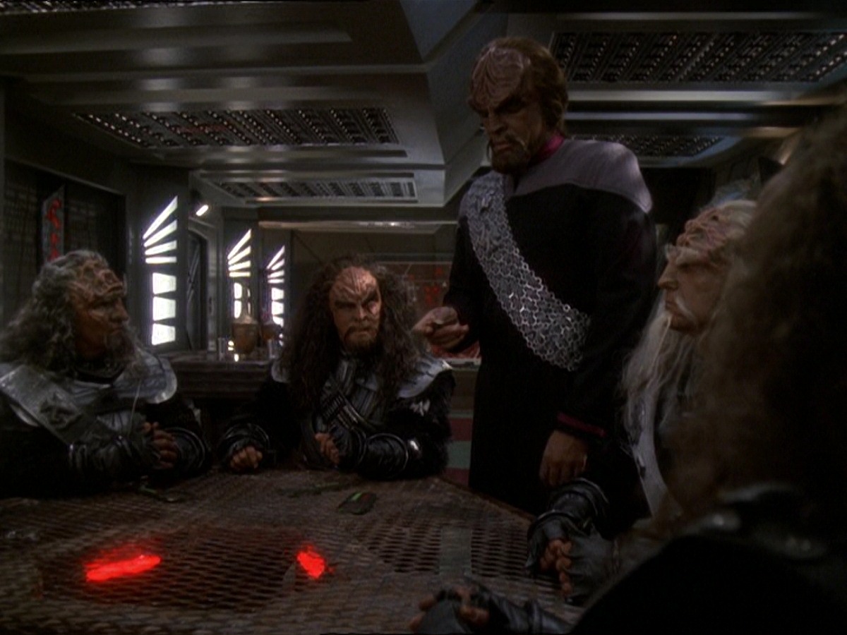 extant_StarTrek_DS9_7x22-TackingIntoTheWind_3128.jpg