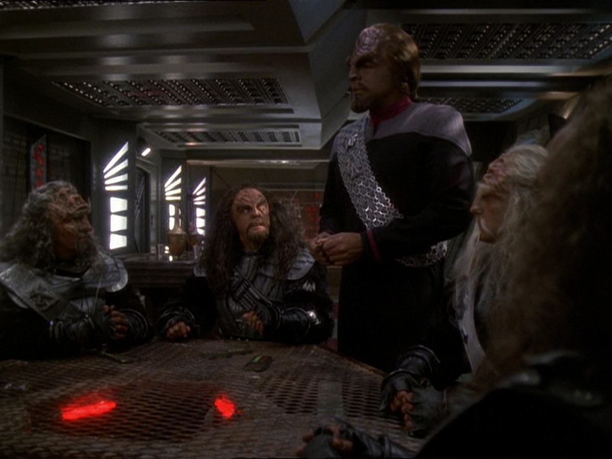 extant_StarTrek_DS9_7x22-TackingIntoTheWind_3132.jpg