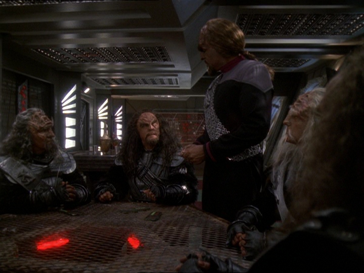 extant_StarTrek_DS9_7x22-TackingIntoTheWind_3136.jpg