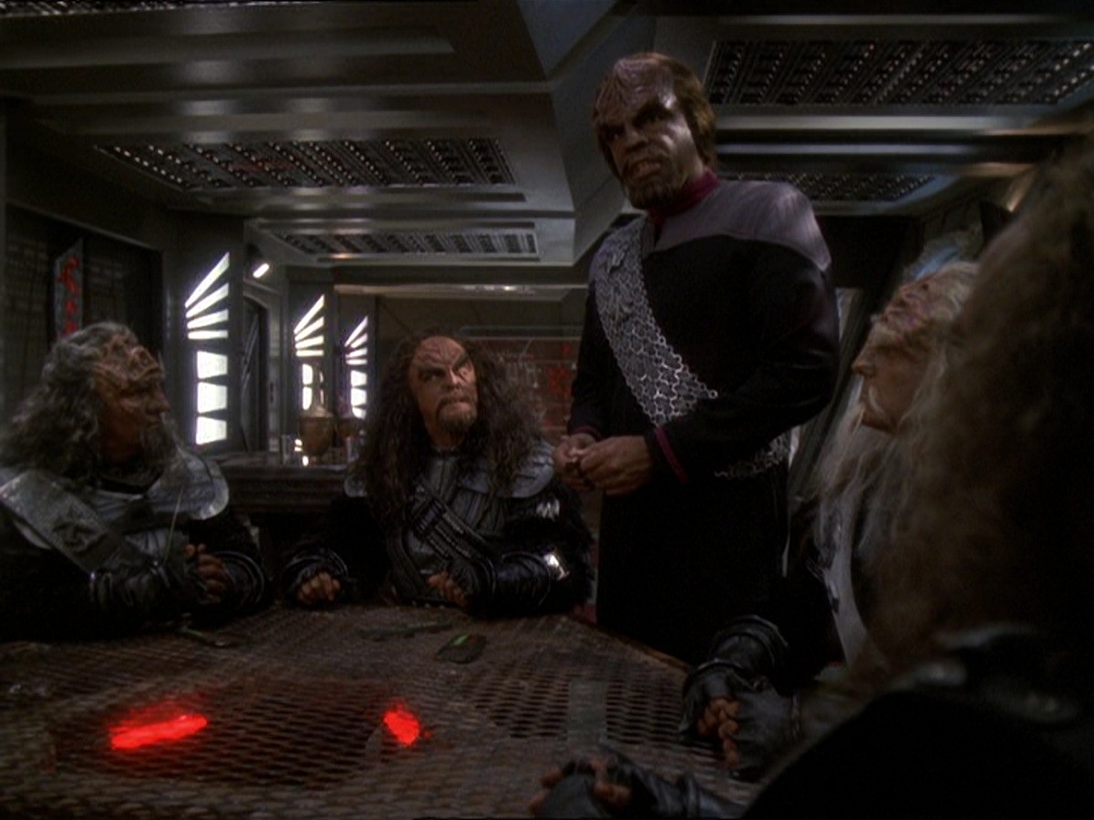 extant_StarTrek_DS9_7x22-TackingIntoTheWind_3138.jpg