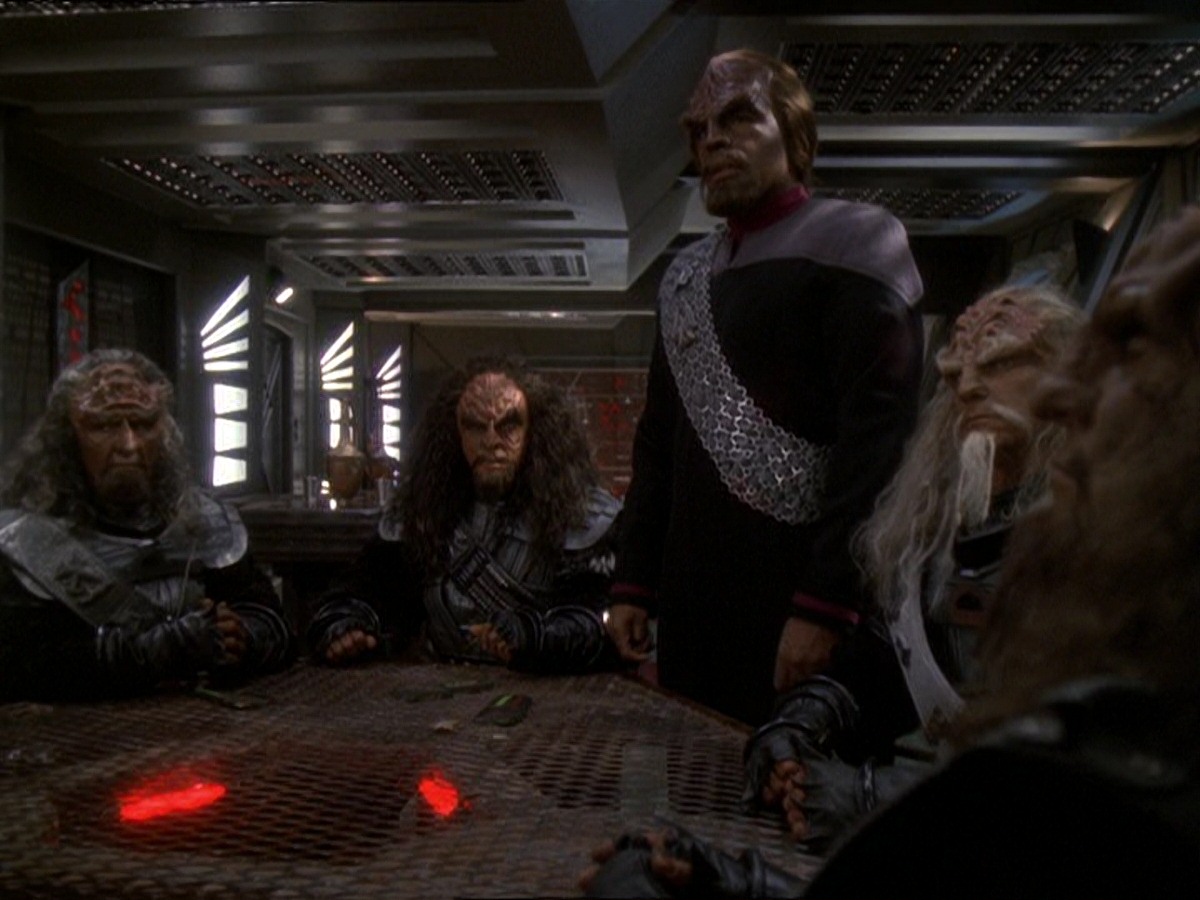 extant_StarTrek_DS9_7x22-TackingIntoTheWind_3143.jpg
