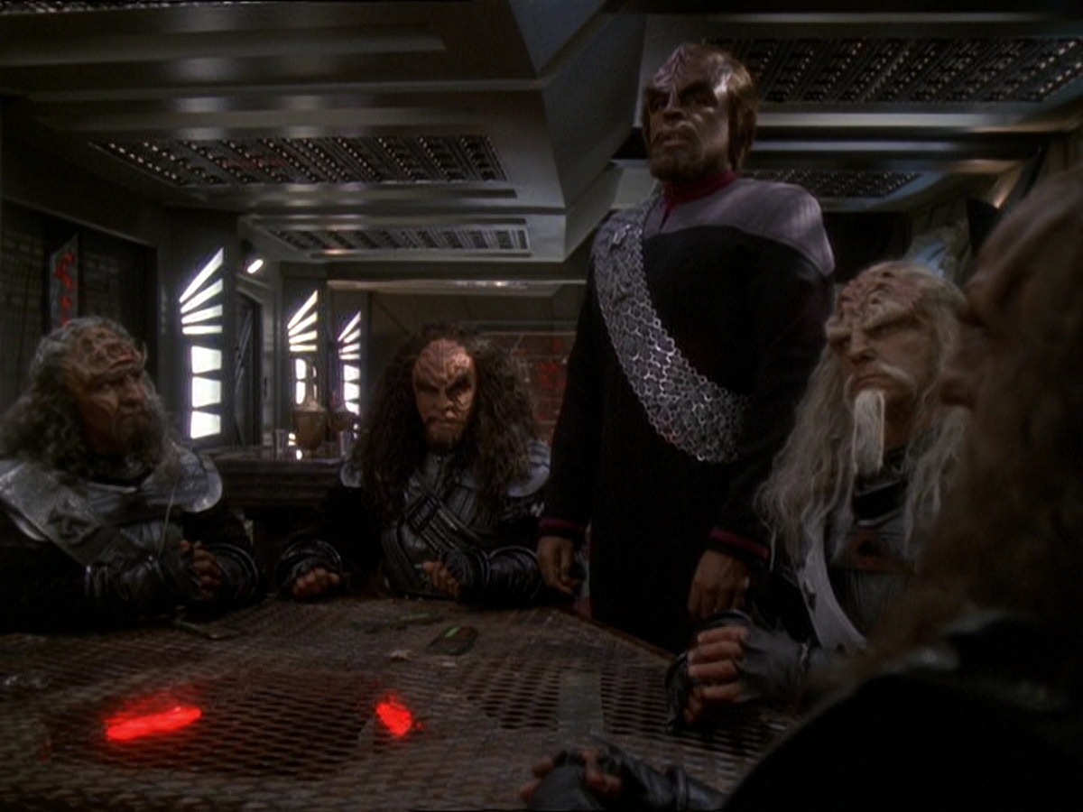 extant_StarTrek_DS9_7x22-TackingIntoTheWind_3145.jpg