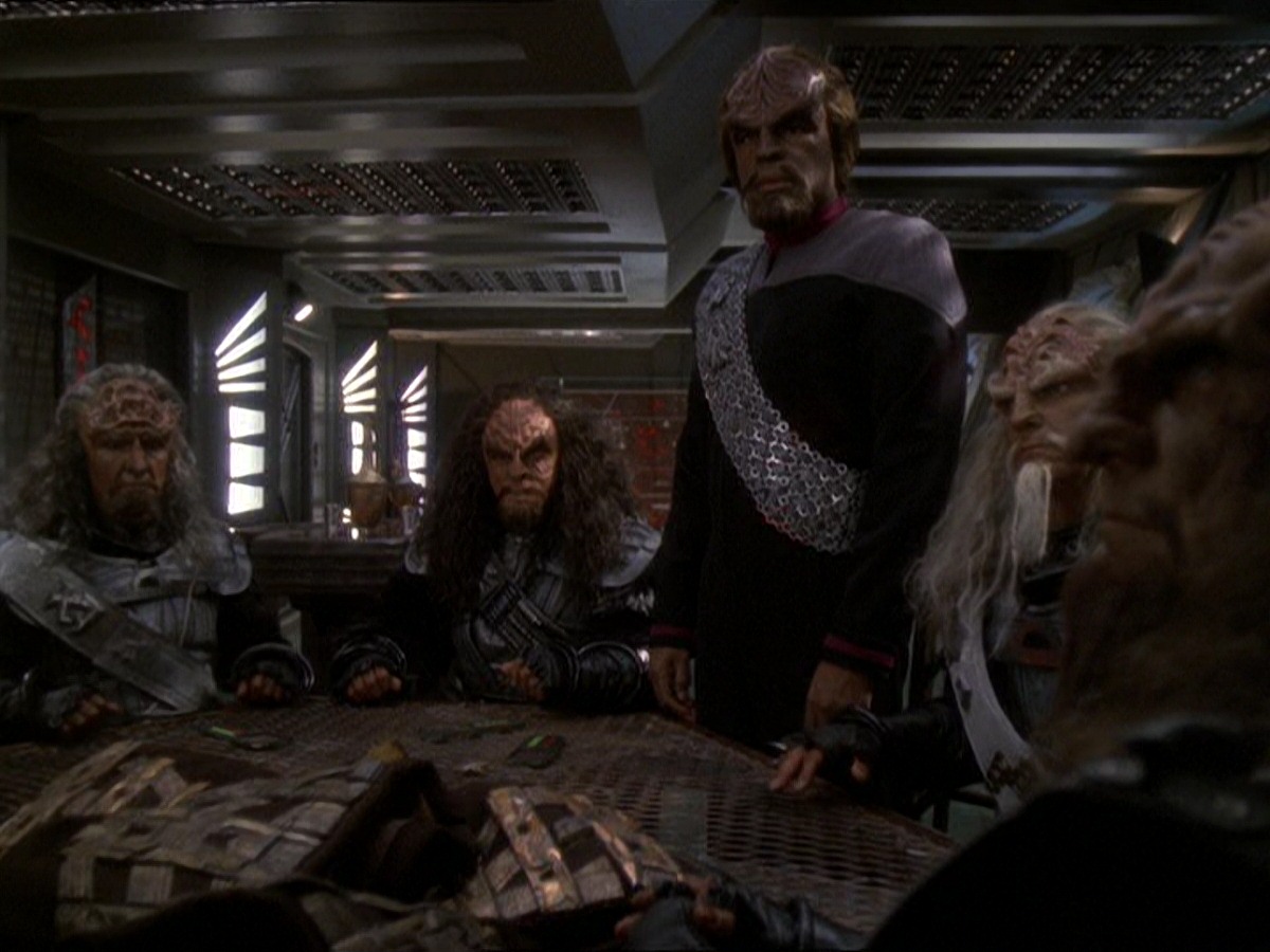 extant_StarTrek_DS9_7x22-TackingIntoTheWind_3158.jpg