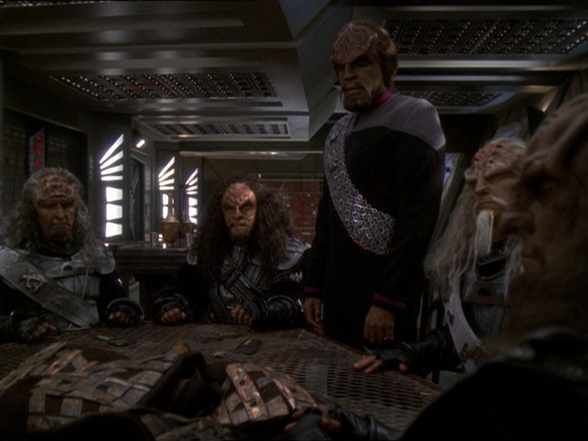 extant_StarTrek_DS9_7x22-TackingIntoTheWind_3159.jpg