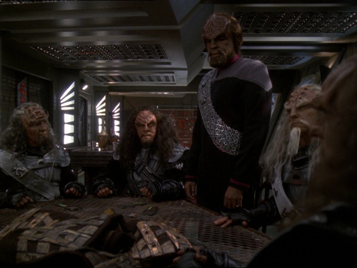 extant_StarTrek_DS9_7x22-TackingIntoTheWind_3160.jpg