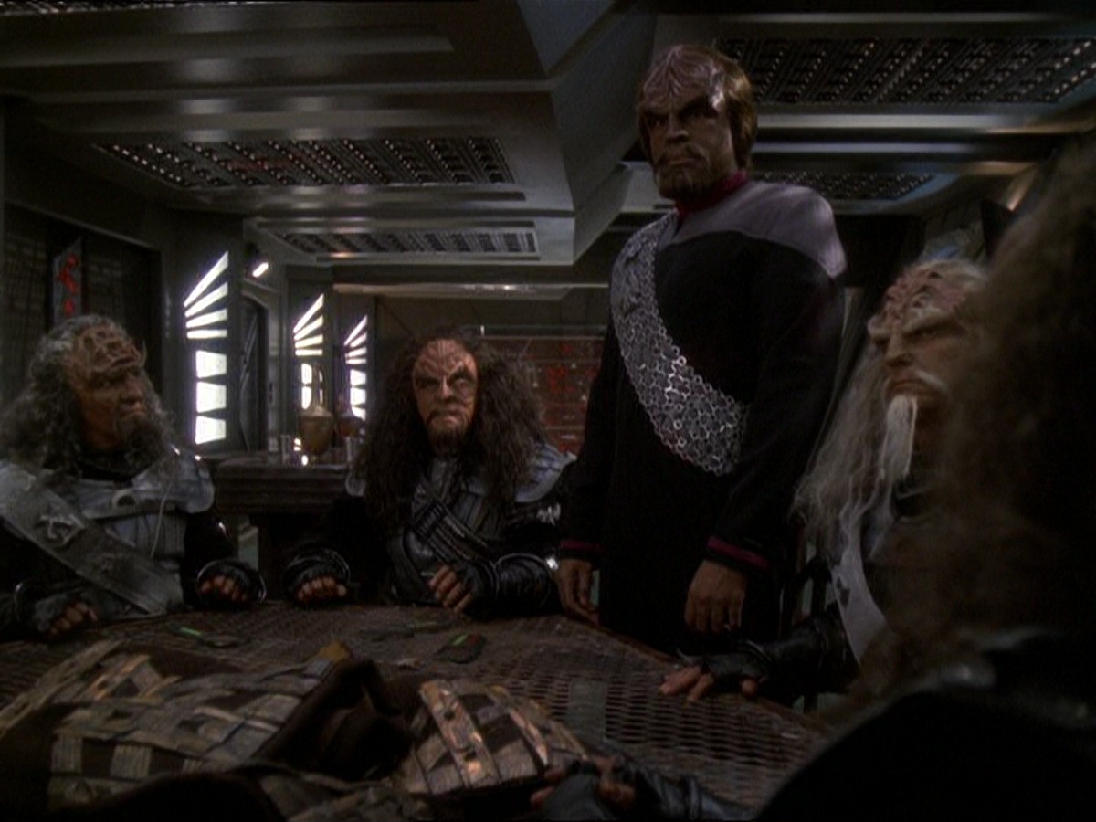 extant_StarTrek_DS9_7x22-TackingIntoTheWind_3162.jpg