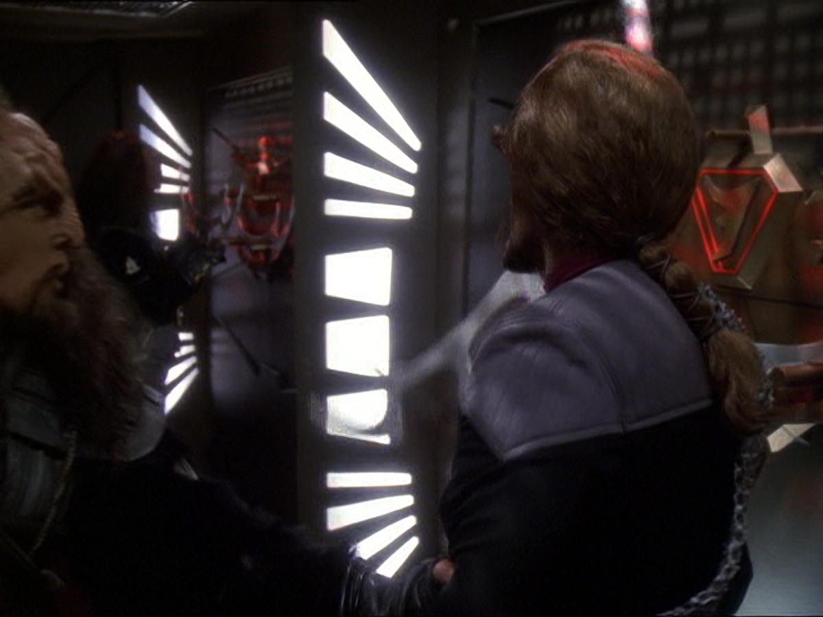 extant_StarTrek_DS9_7x22-TackingIntoTheWind_3171.jpg