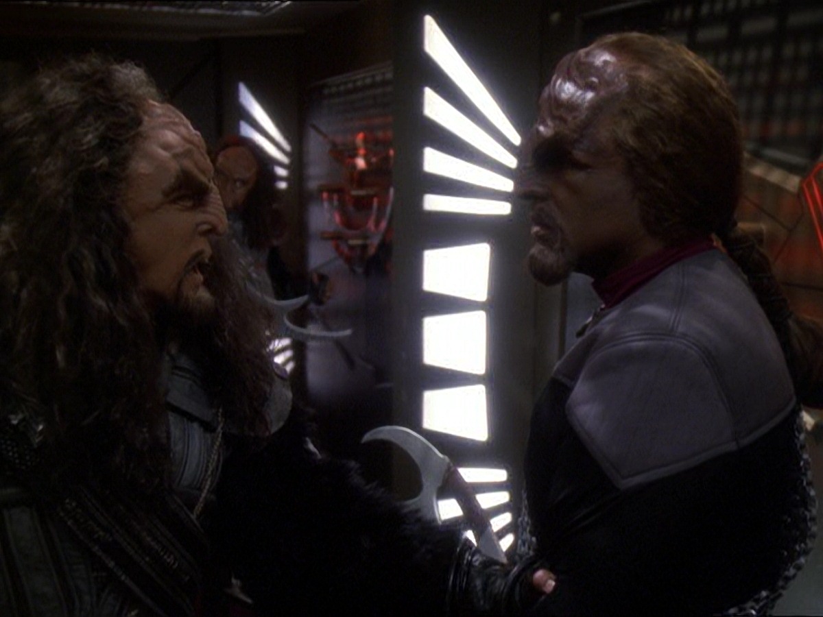 extant_StarTrek_DS9_7x22-TackingIntoTheWind_3174.jpg