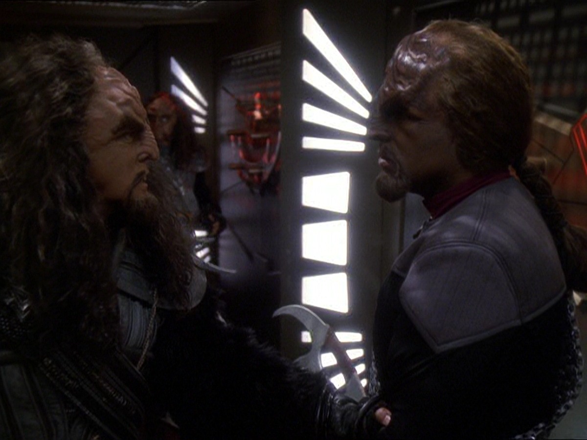 extant_StarTrek_DS9_7x22-TackingIntoTheWind_3175.jpg
