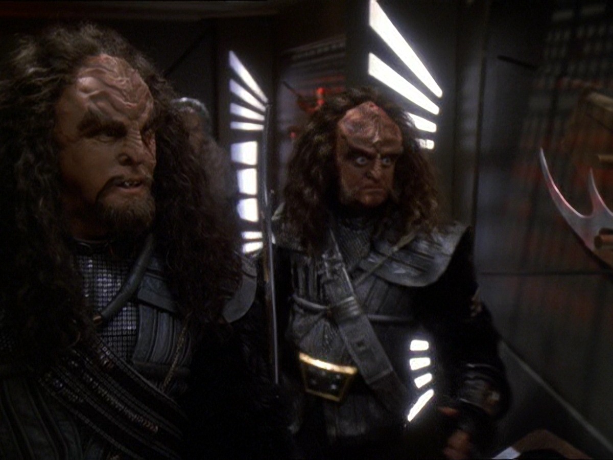extant_StarTrek_DS9_7x22-TackingIntoTheWind_3179.jpg
