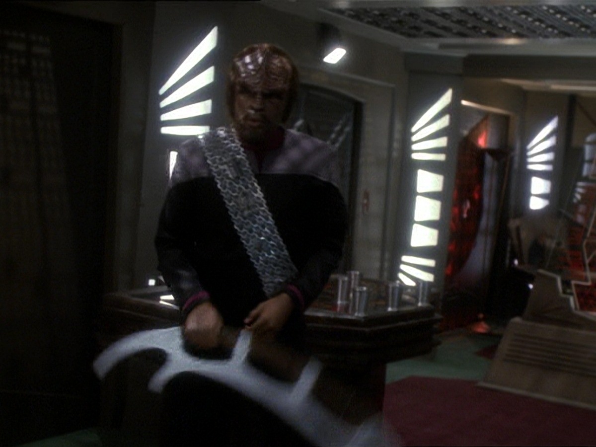 extant_StarTrek_DS9_7x22-TackingIntoTheWind_3183.jpg