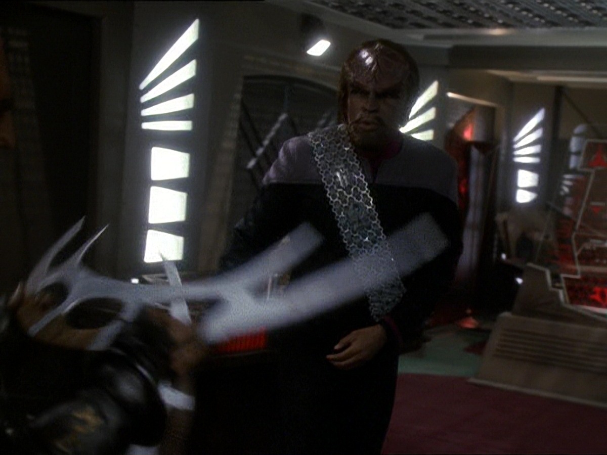 extant_StarTrek_DS9_7x22-TackingIntoTheWind_3184.jpg