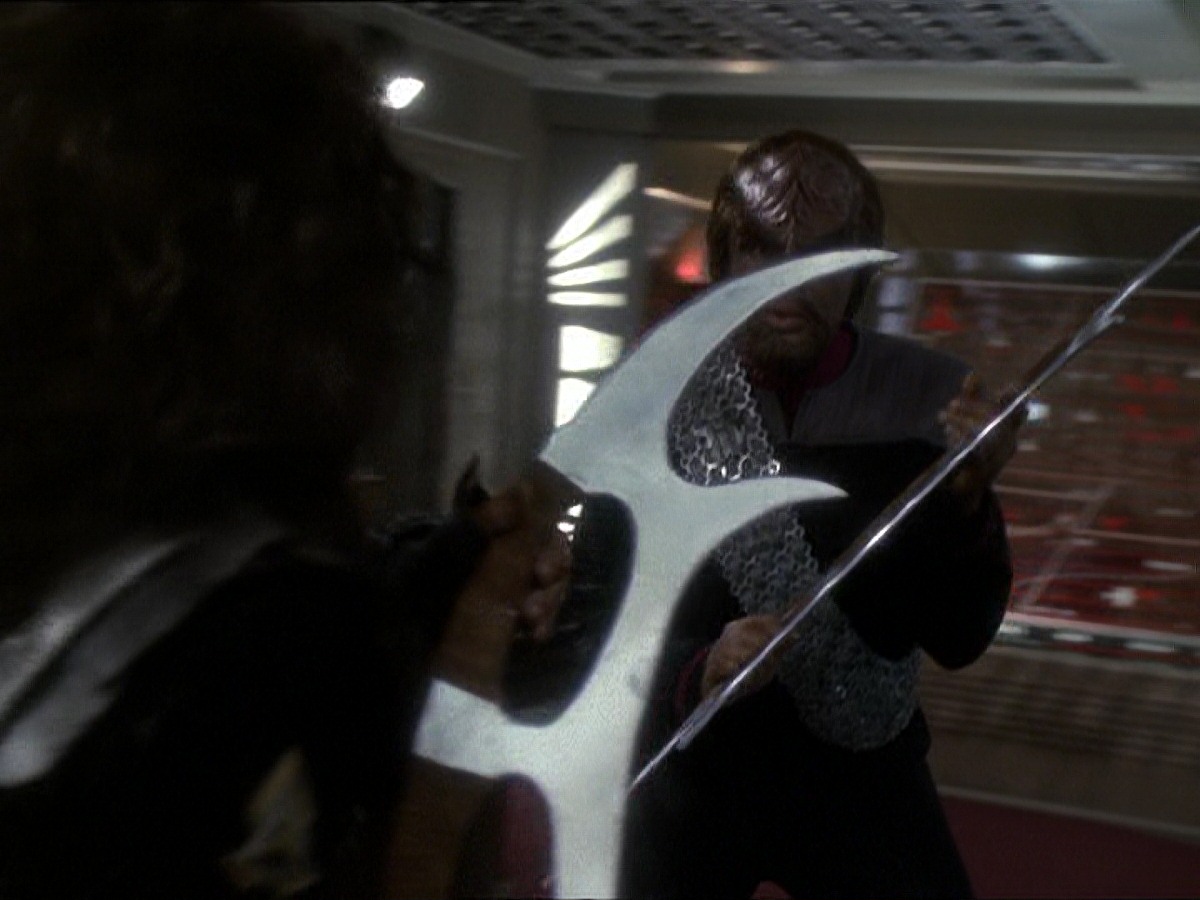 extant_StarTrek_DS9_7x22-TackingIntoTheWind_3185.jpg