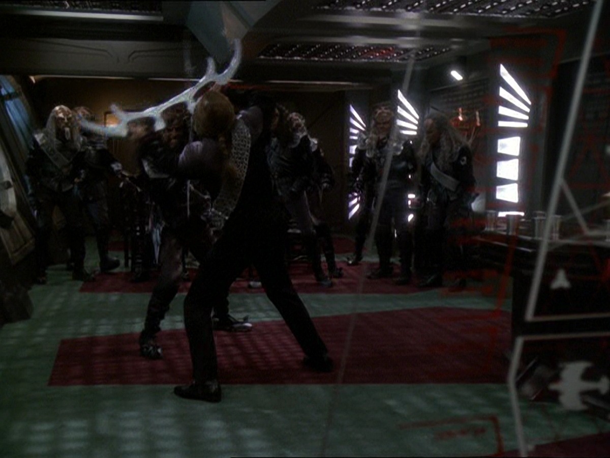 extant_StarTrek_DS9_7x22-TackingIntoTheWind_3190.jpg