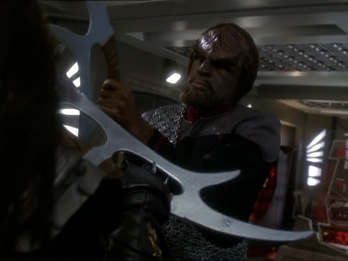 extant_StarTrek_DS9_7x22-TackingIntoTheWind_3198.jpg