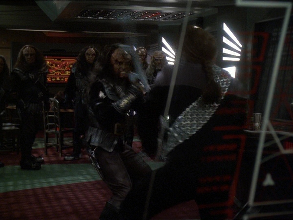 extant_StarTrek_DS9_7x22-TackingIntoTheWind_3223.jpg