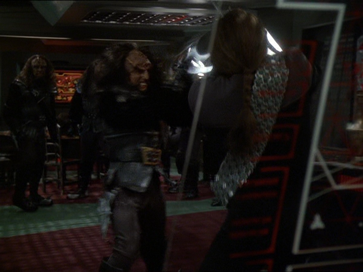 extant_StarTrek_DS9_7x22-TackingIntoTheWind_3224.jpg