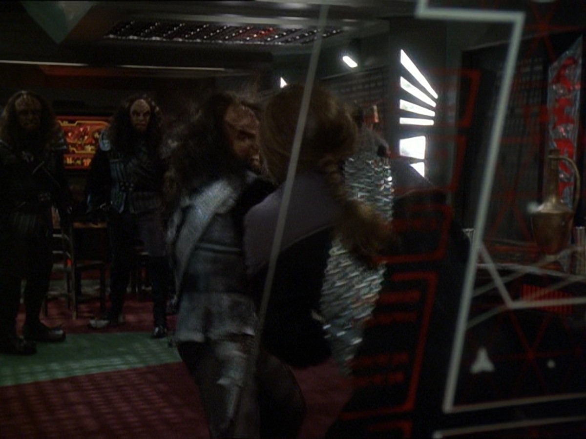 extant_StarTrek_DS9_7x22-TackingIntoTheWind_3225.jpg