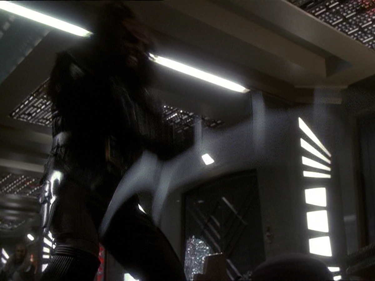 extant_StarTrek_DS9_7x22-TackingIntoTheWind_3244.jpg