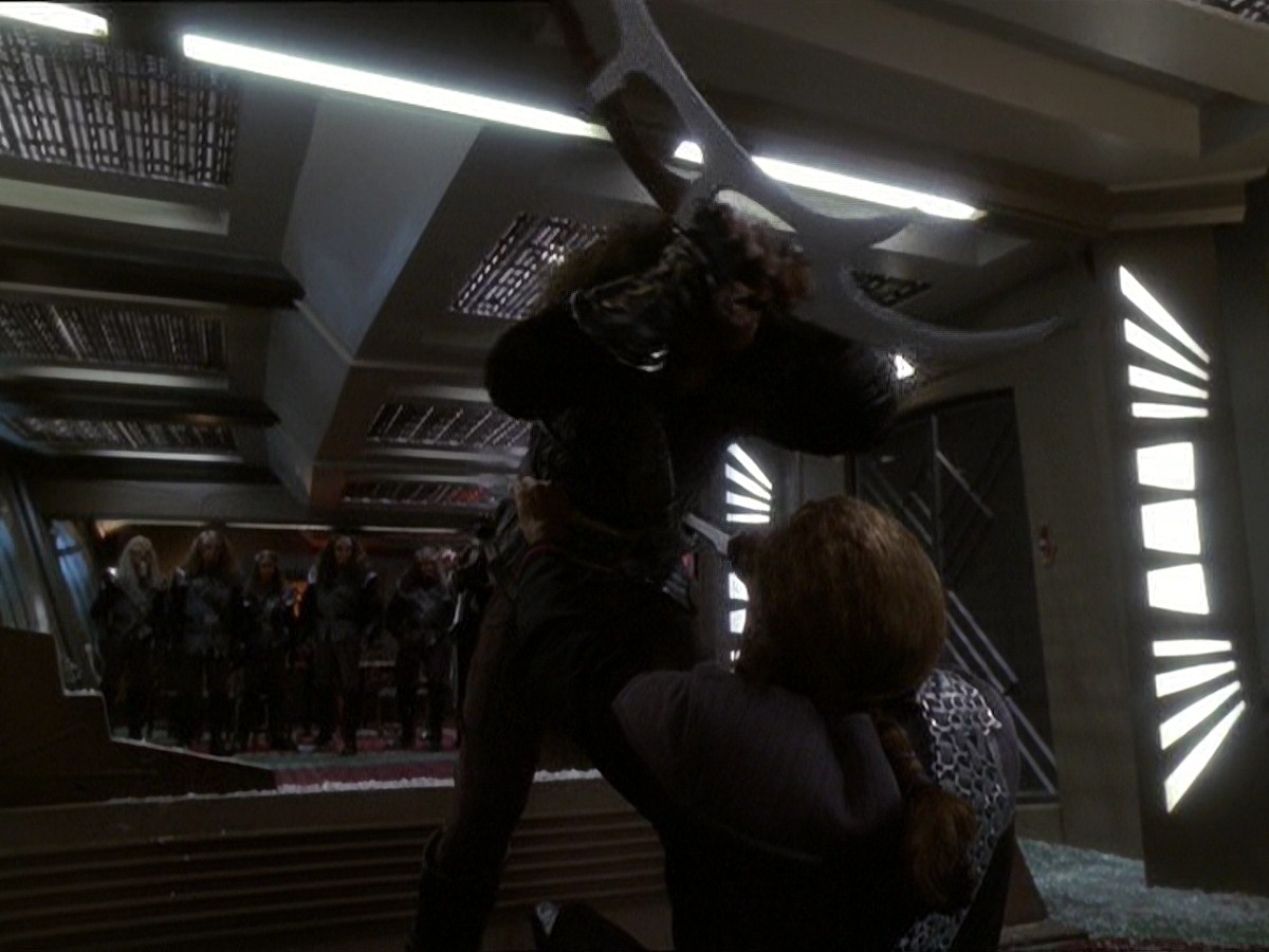 extant_StarTrek_DS9_7x22-TackingIntoTheWind_3248.jpg
