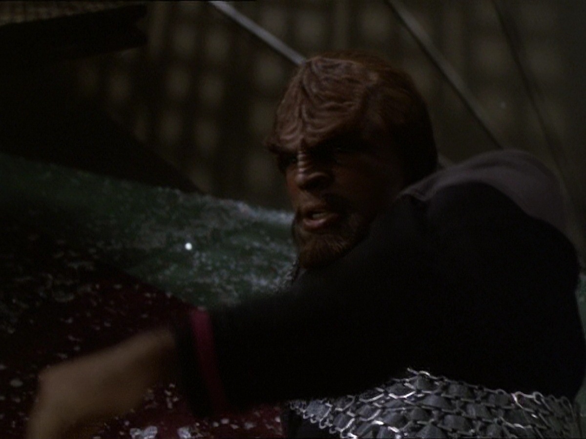 extant_StarTrek_DS9_7x22-TackingIntoTheWind_3266.jpg