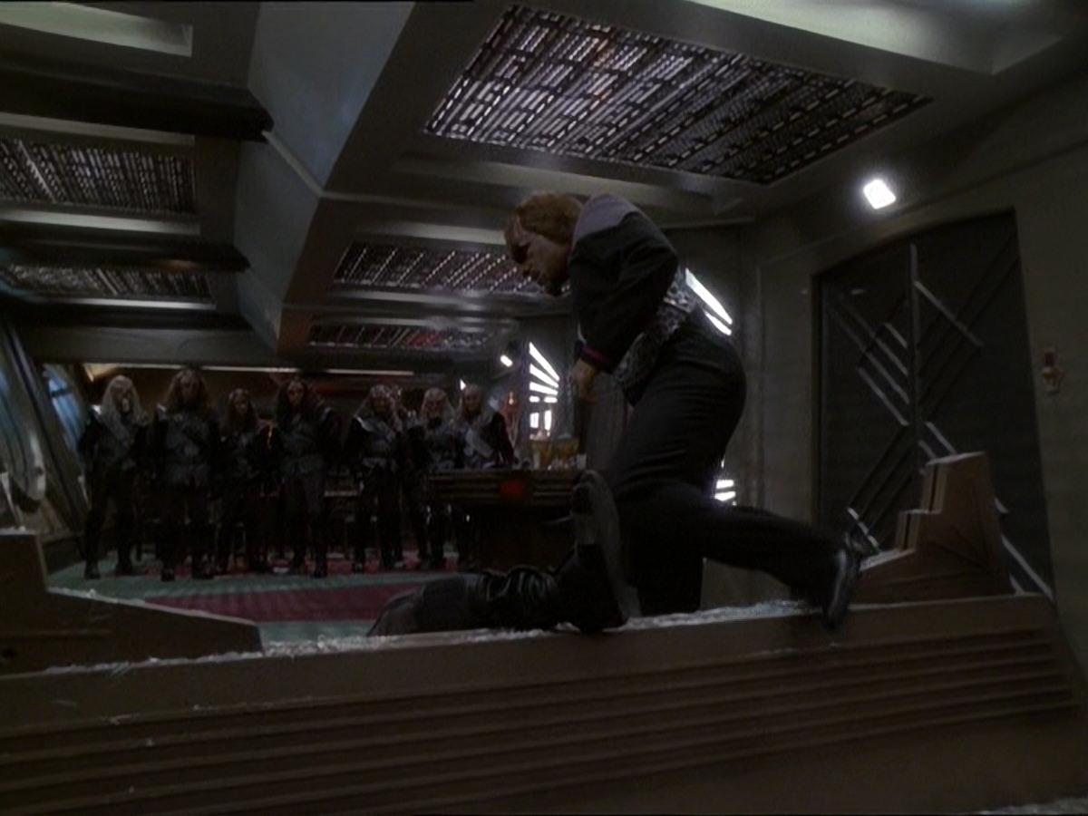 extant_StarTrek_DS9_7x22-TackingIntoTheWind_3272.jpg