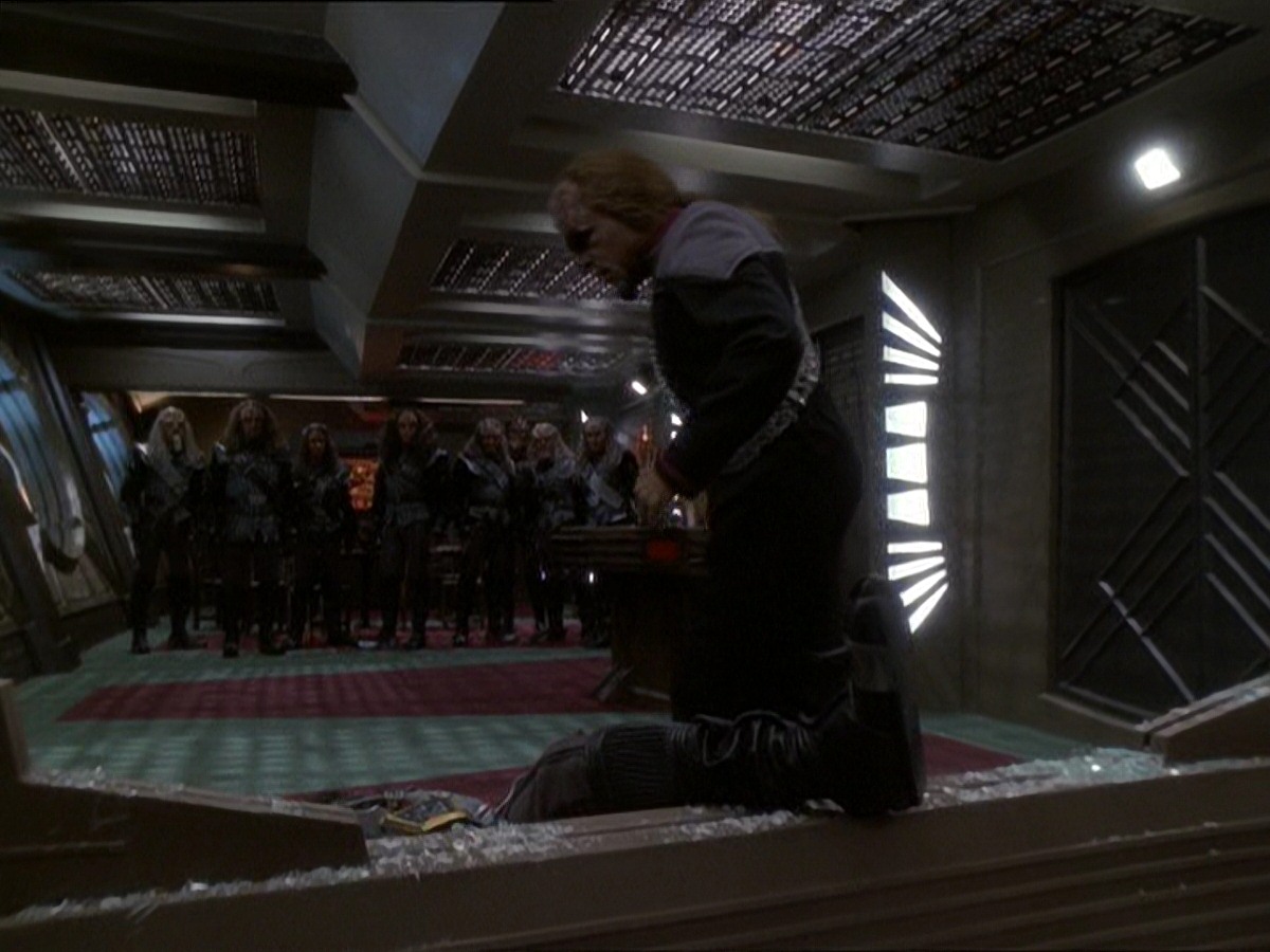 extant_StarTrek_DS9_7x22-TackingIntoTheWind_3274.jpg