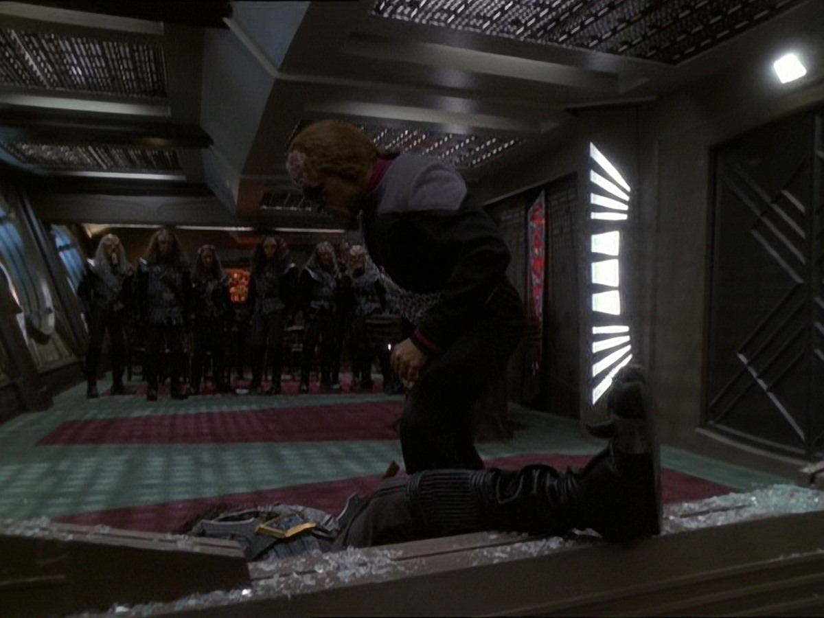 extant_StarTrek_DS9_7x22-TackingIntoTheWind_3275.jpg