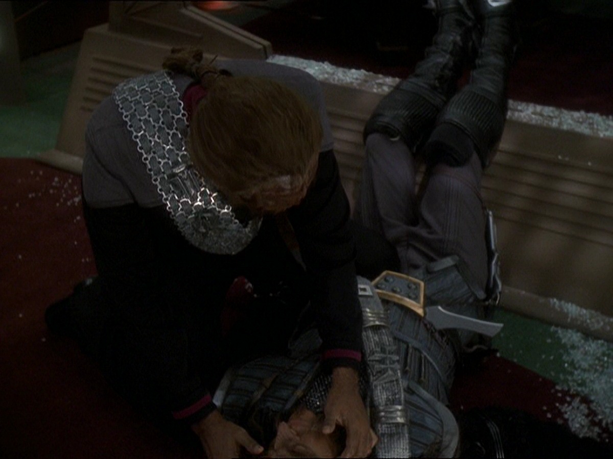 extant_StarTrek_DS9_7x22-TackingIntoTheWind_3285.jpg