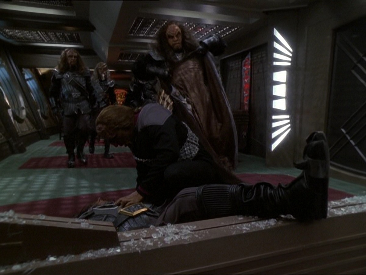 extant_StarTrek_DS9_7x22-TackingIntoTheWind_3292.jpg