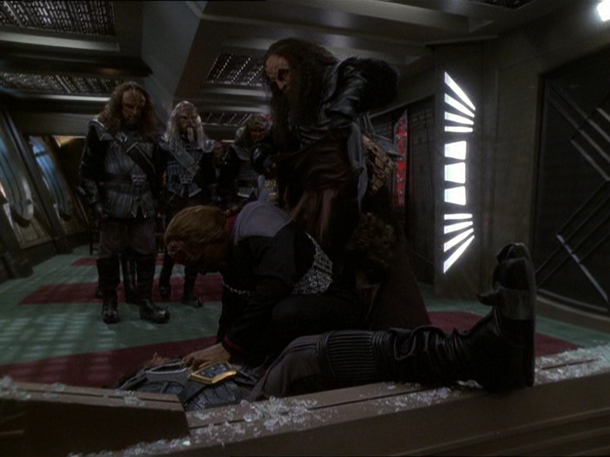 extant_StarTrek_DS9_7x22-TackingIntoTheWind_3294.jpg