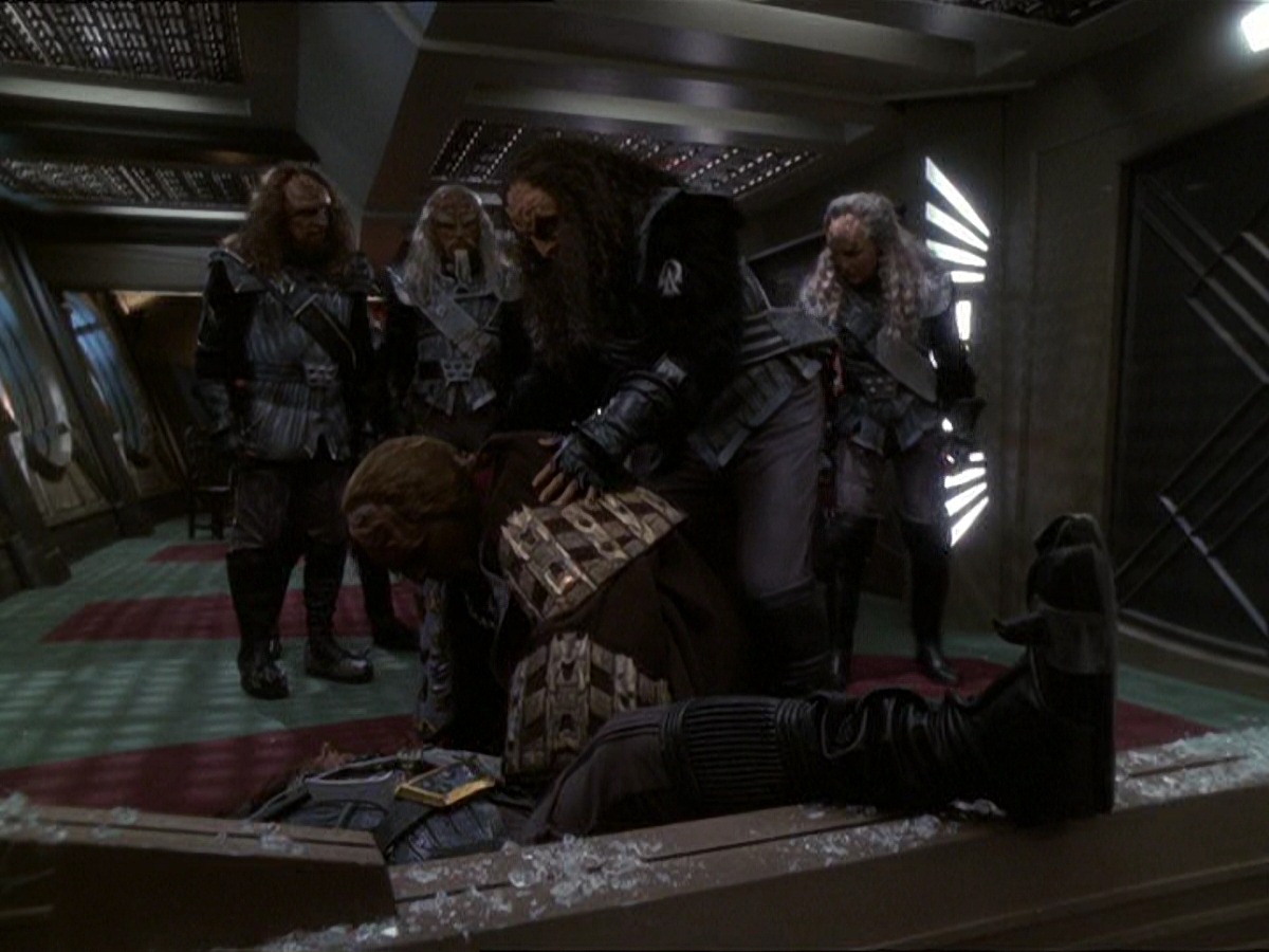 extant_StarTrek_DS9_7x22-TackingIntoTheWind_3296.jpg