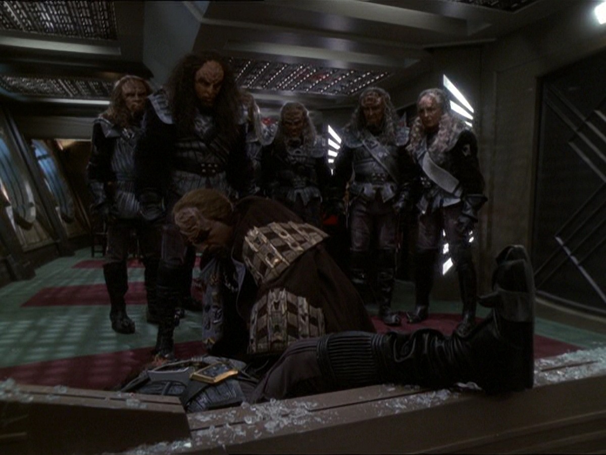 extant_StarTrek_DS9_7x22-TackingIntoTheWind_3299.jpg