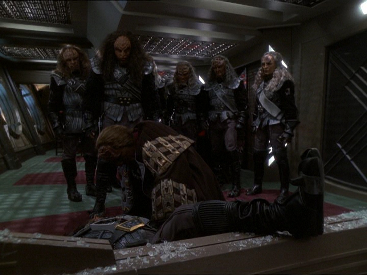 extant_StarTrek_DS9_7x22-TackingIntoTheWind_3300.jpg