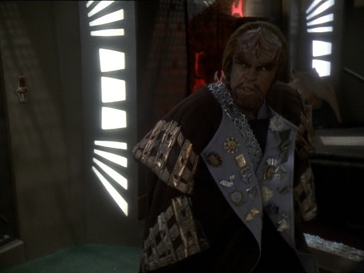 extant_StarTrek_DS9_7x22-TackingIntoTheWind_3308.jpg