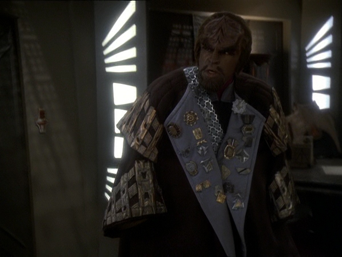 extant_StarTrek_DS9_7x22-TackingIntoTheWind_3309.jpg