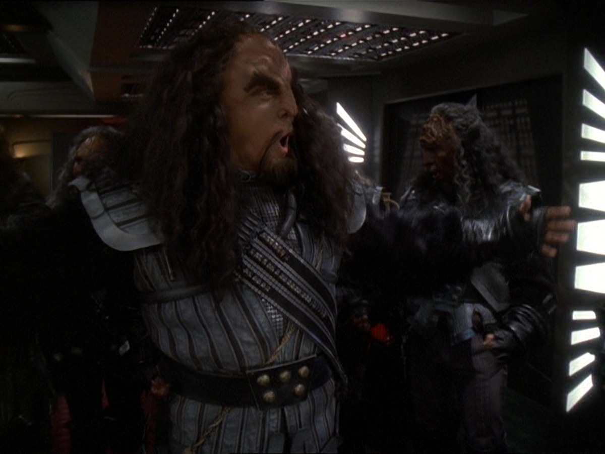 extant_StarTrek_DS9_7x22-TackingIntoTheWind_3310.jpg