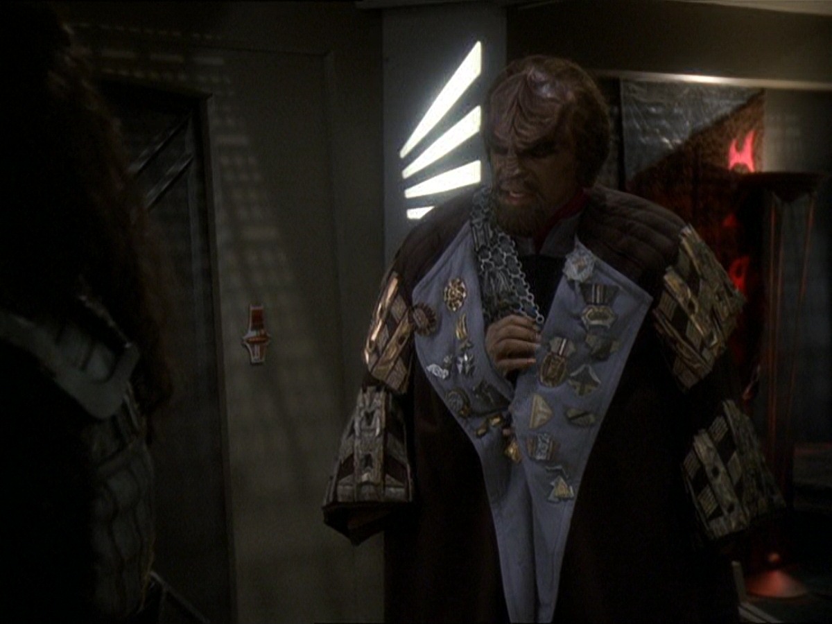 extant_StarTrek_DS9_7x22-TackingIntoTheWind_3312.jpg