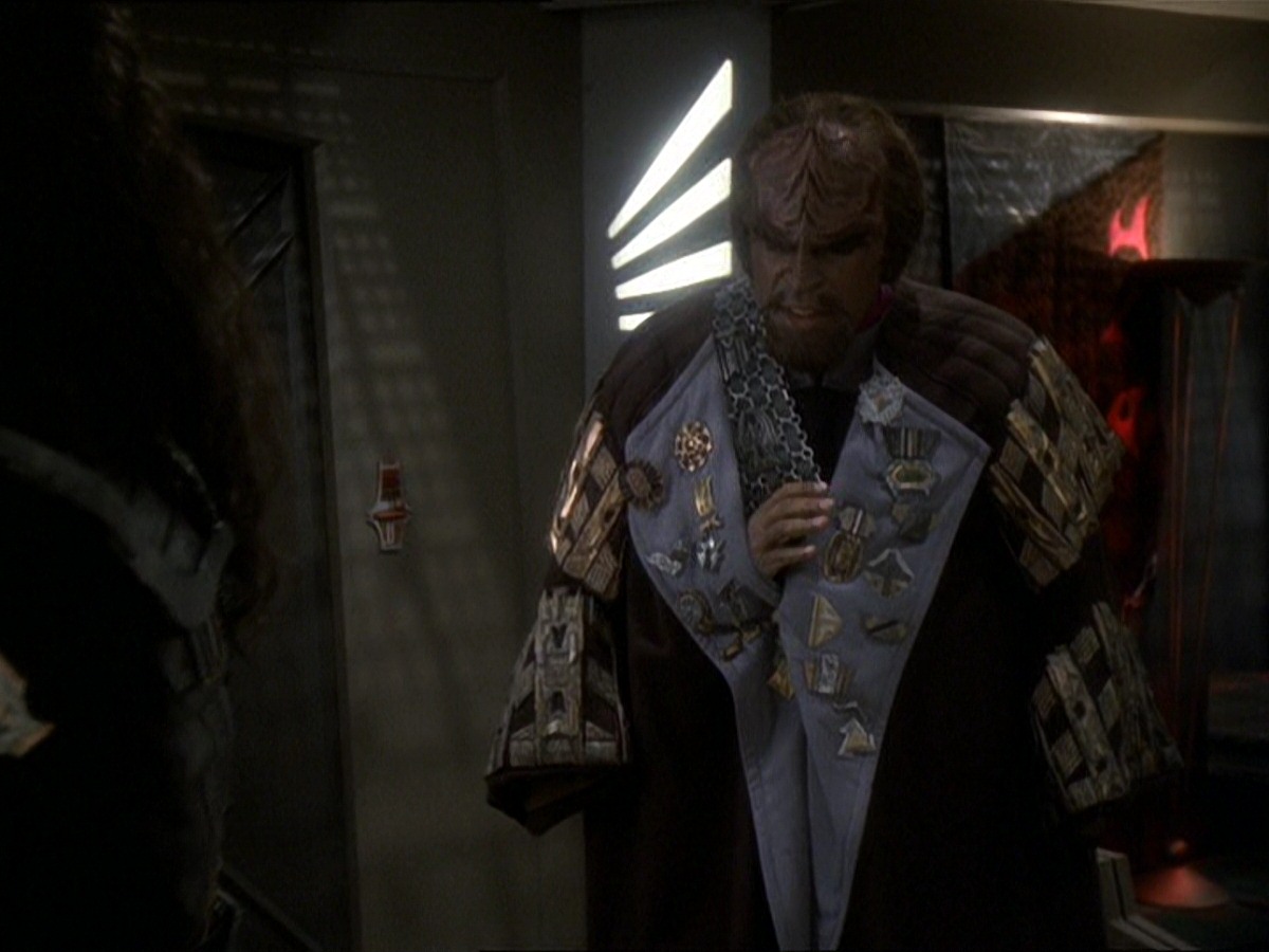 extant_StarTrek_DS9_7x22-TackingIntoTheWind_3313.jpg
