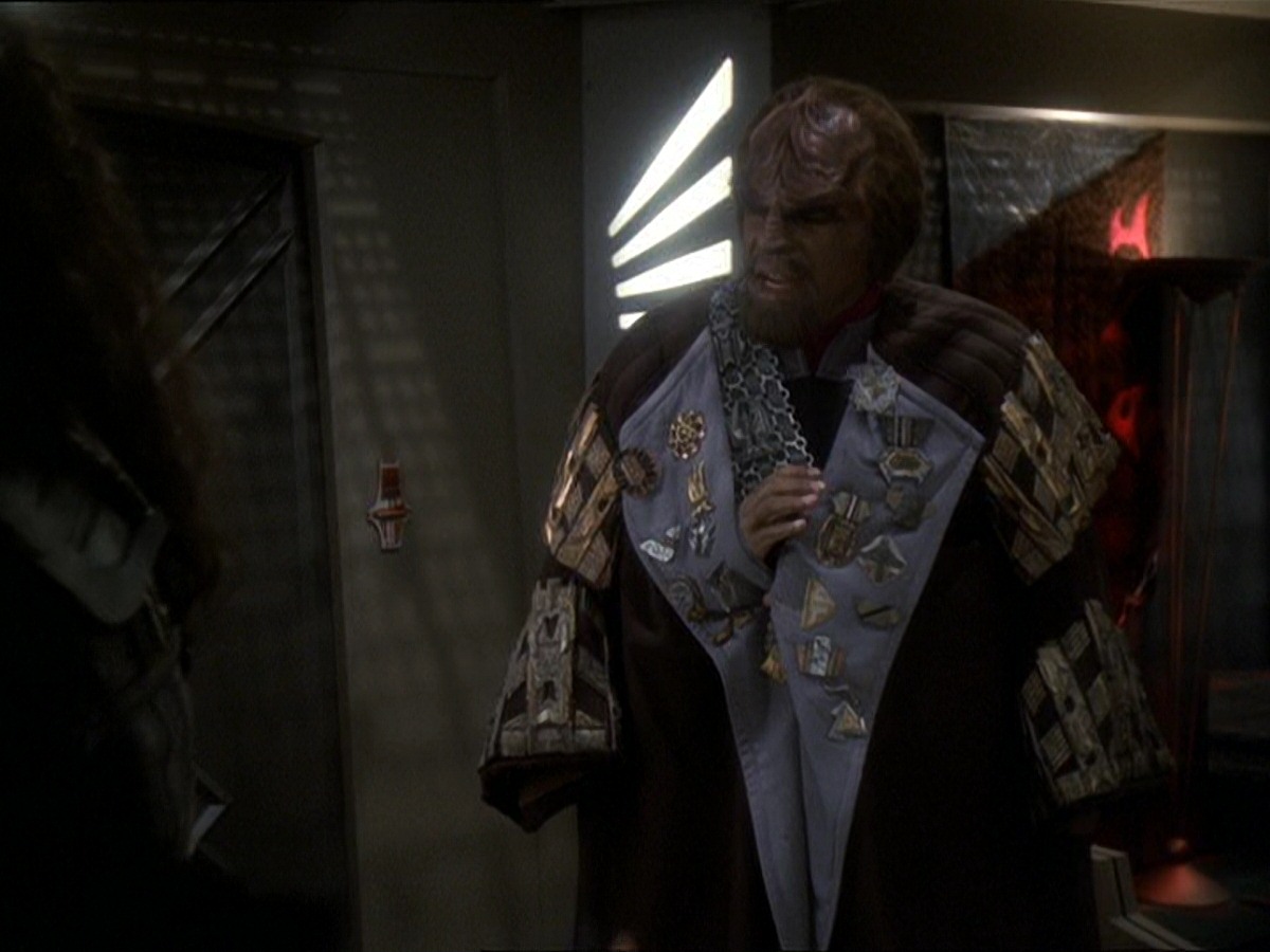 extant_StarTrek_DS9_7x22-TackingIntoTheWind_3314.jpg