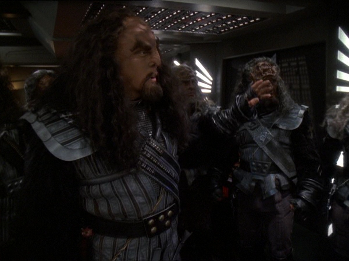 extant_StarTrek_DS9_7x22-TackingIntoTheWind_3317.jpg
