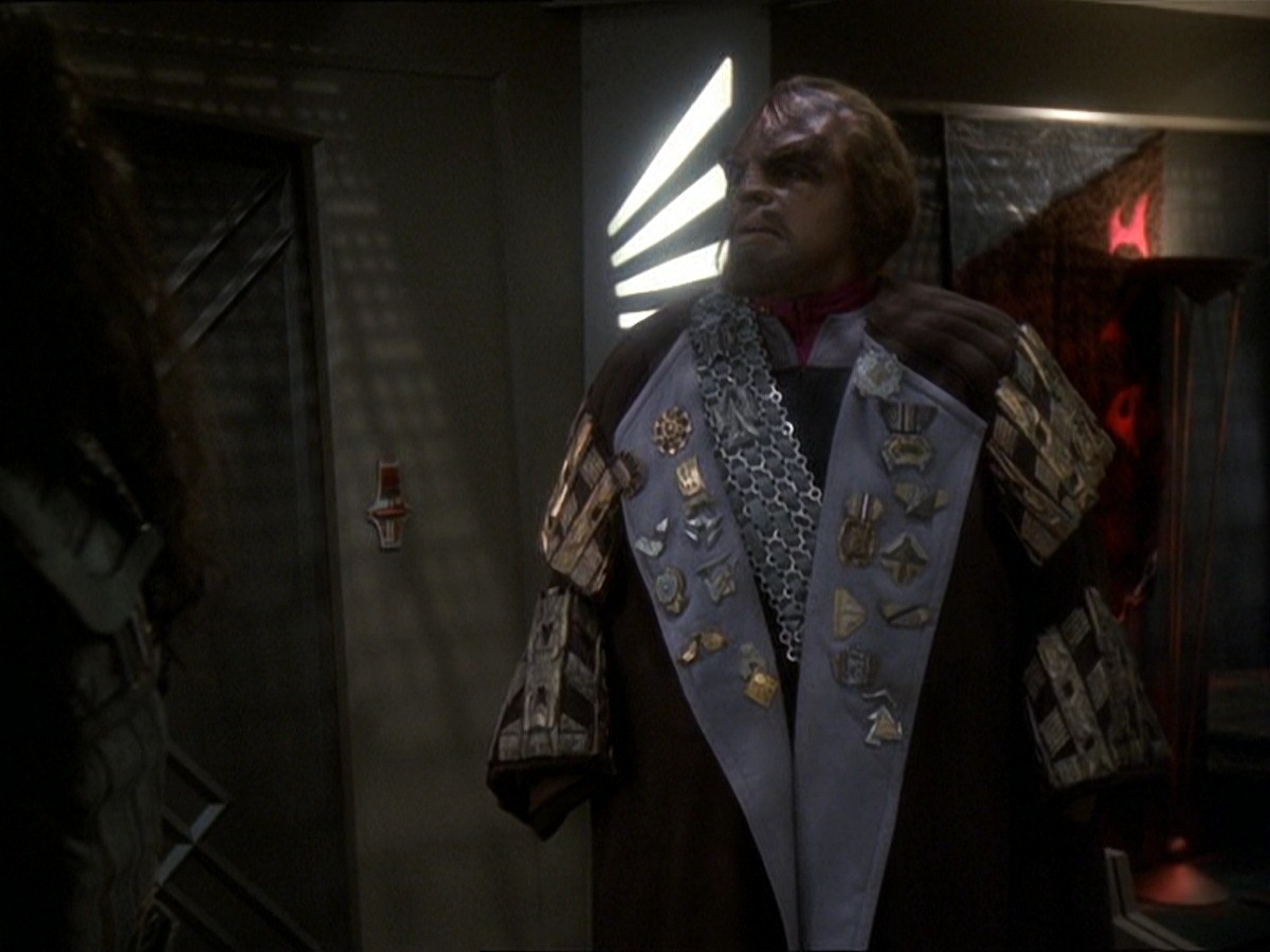 extant_StarTrek_DS9_7x22-TackingIntoTheWind_3319.jpg