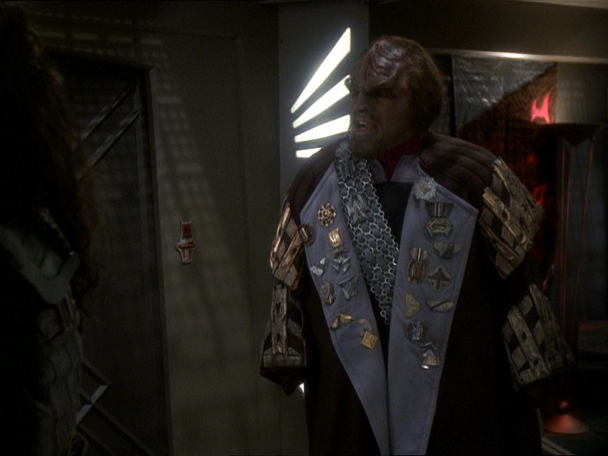 extant_StarTrek_DS9_7x22-TackingIntoTheWind_3320.jpg